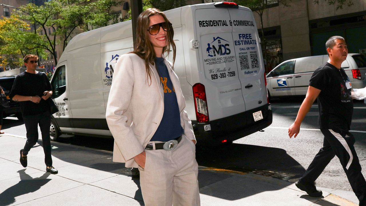 Ease Into the New Yr in These Again-to-Workplace Seems to be