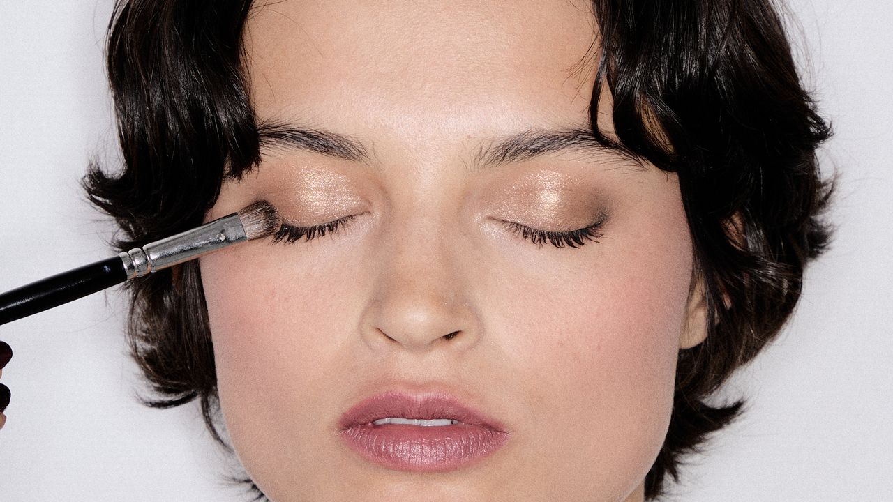 The Best Eyeshadow Palettes for Minimalist Glam, Festive Sparkle, and Everything in Between