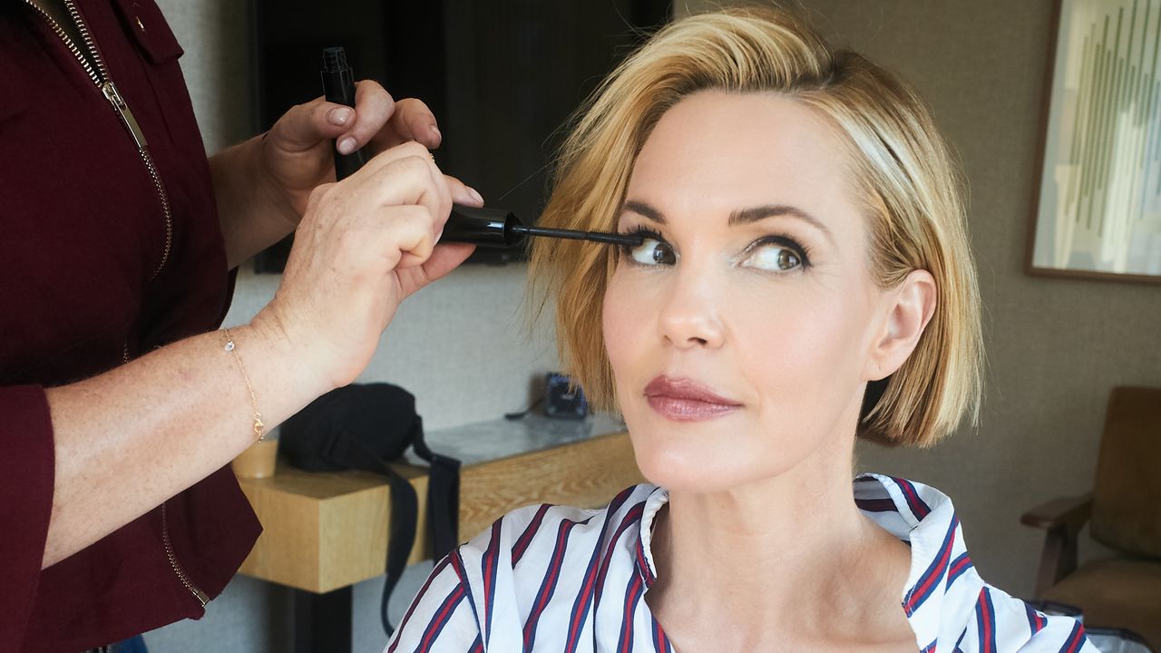 Leslie Bibb Knows Her Bob Has a Life of Its Own Leslie Bibb Knows Her Bob Has a Life of Its Own